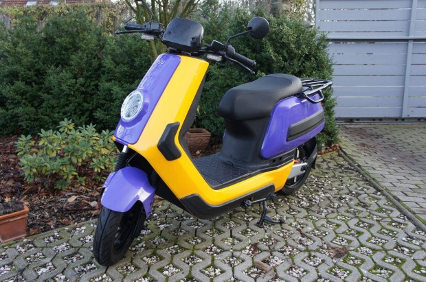 NIU Nqi Cargo elektromos robog� dupla akksi �jszer�