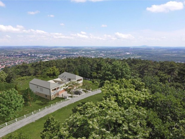 NYUGALOM, PANOR�MA �S MIN�S�G  �J IKERH�Z P�CS MECSEKOLDAL