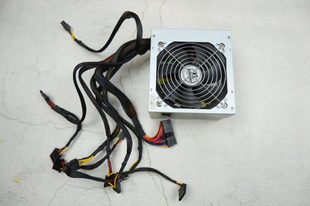 N Power 500W ATX szmtgp tpegysg 6 PIN VGA tpcsatlakoz