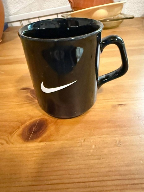 N.i.k.e b�gre, �j, angol term�k