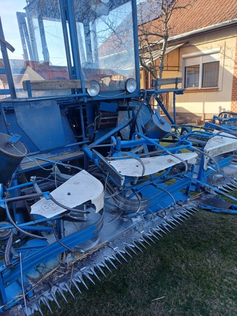 N�darat�g�p 2db k�vek�t�vel