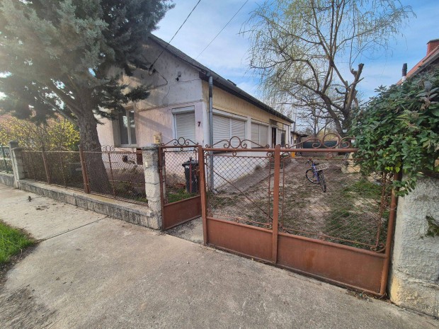 N�dasdlad�nyban 3 szob�s, komfortos, fel�j�tand� paraszth�z elad�!