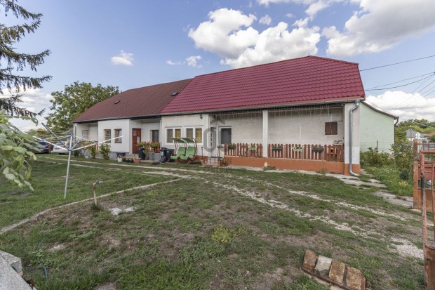 N�dasdlad�nyban nappali+3 szob�s fel�j�tott ikerh�z elad�!