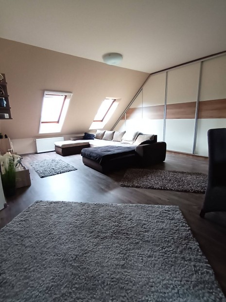 N�dor utc�n 2+ nappali amerikai konyh�s lak�s elad�