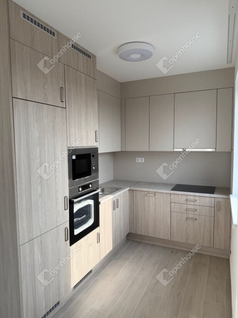 N�dorv�rosban Kiad� Lak�s