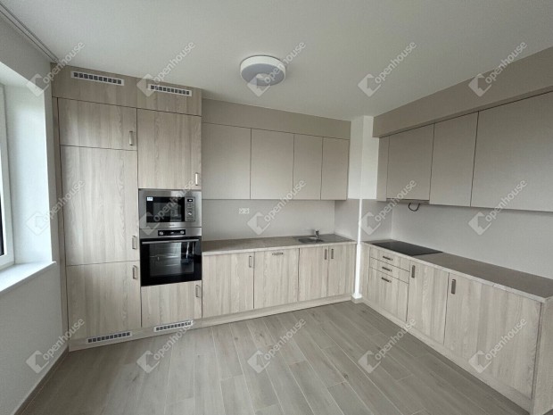 N�dorv�rosban Kiad� Lak�s