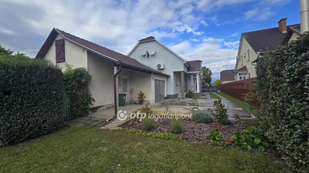 N�dudvari elad� 122 nm-es h�z