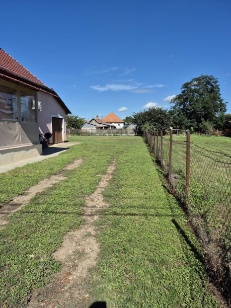 N�dudvaron elad� csal�di h�z