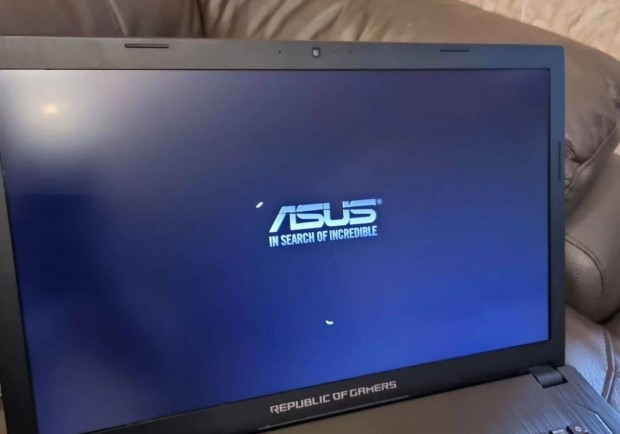 Nagy Kijelzős Amd-s Asus rog laptop eladó 480 GB M.2 SSD