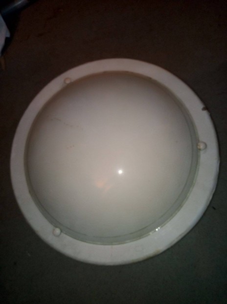 Nagy UFO fehér lámpa