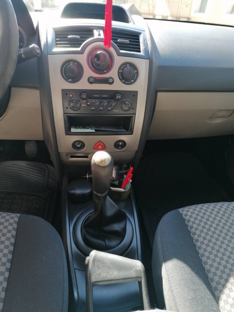 Nagy aut� j� �r �rt�k ar�nyban 