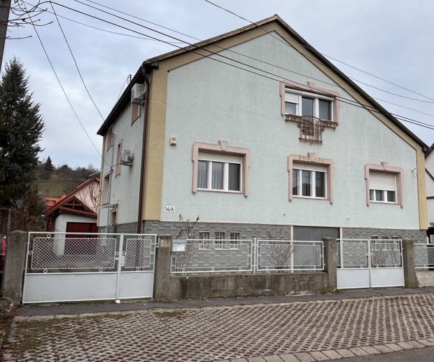 Nagy csal�di h�z elad� Miskolcon, a Gy�ri kapuban