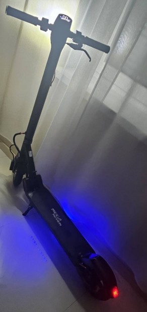 Nagy elektromos roller, új külső és belső gumik,31 km/ h,