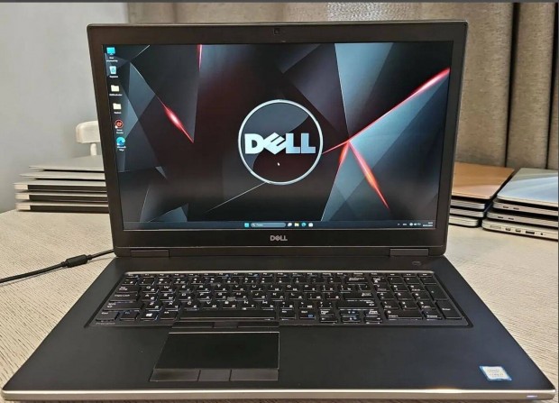 Nagy kijelz Fullos Dell laptop elad grafikai munkkra is!