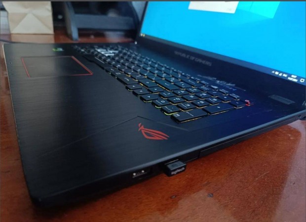 Nagy kijelzs gamer Asus rog laptop elad Ritkasg 8 gb-os vga!