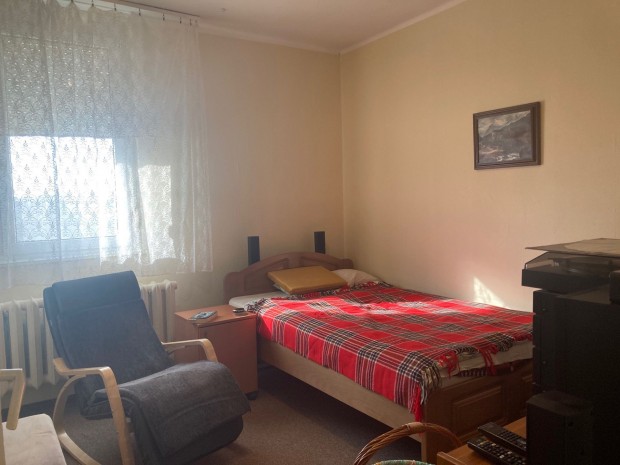 Nagy lak�s a v�rosk�zpontban elad�!