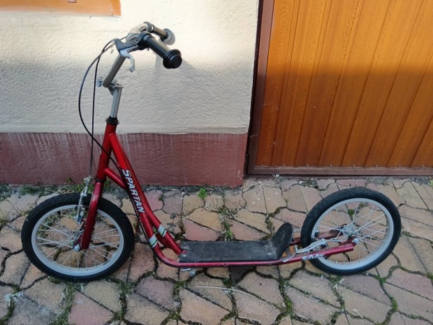 Nagy méretű roller, felfújható kerékkel