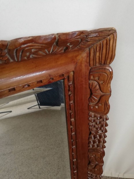 Nagy metszett tükör fa kerettel 78x68