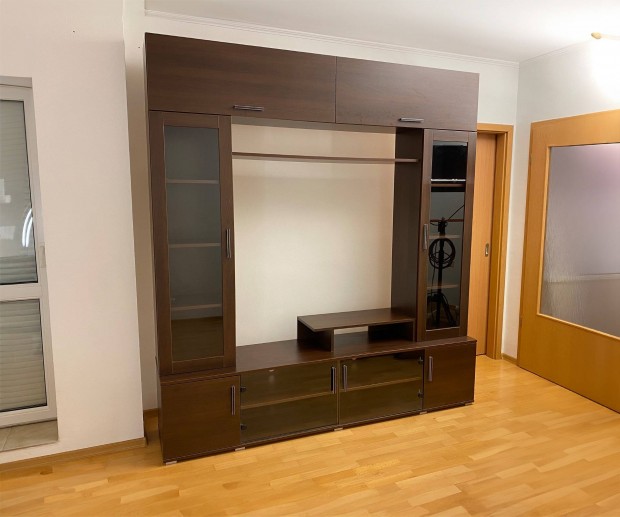 Nagy nappali vagy hálószobai TV szekrény bútor - barna színű