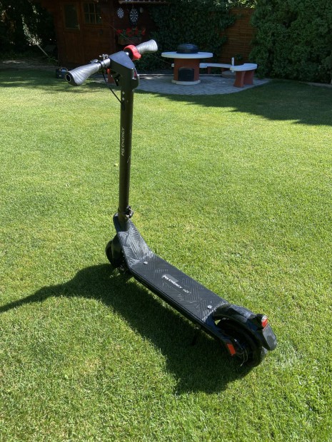 Nagy teljesítményű, gyors, masszív elektromos roller