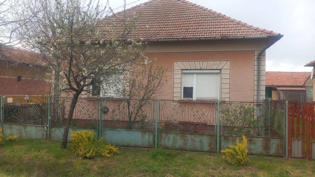 Nagy teraszos családi ház eladó!