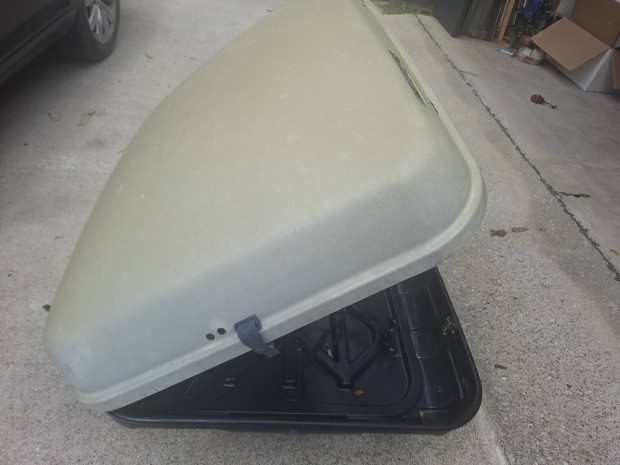 Nagy tetbox  (13395)elad