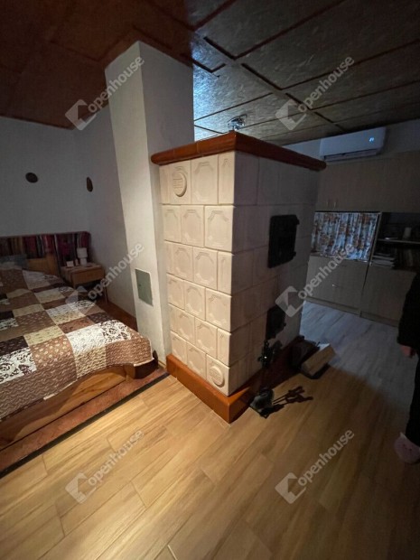 Nagyber�nyben, Balaton-k�zeli csal�di h�z elad�