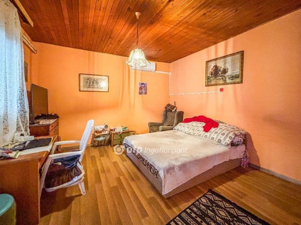 Nagyber�nyben elad� egy 85 m-es csal�di h�z