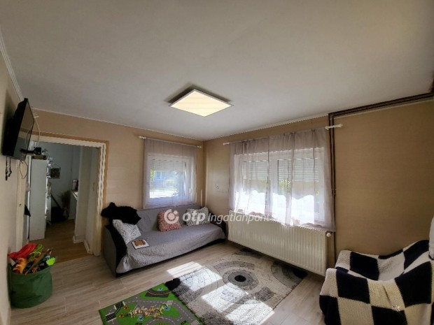 Nagyber�nyi 116 nm-es h�z elad�