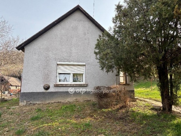 Nagyber�nyi elad� 51 nm-es h�z