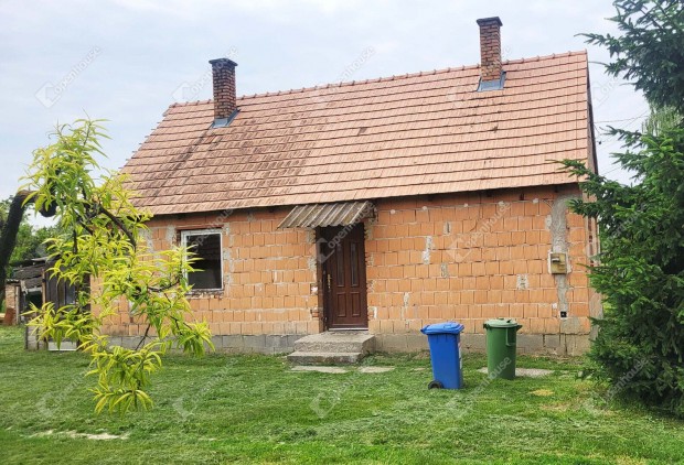 Nagyberki: Ahol a h�zb�l otthon, a kertb�l gazdas�g v�lhat.