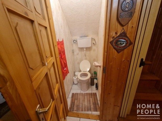 Nagycsal�dosok figyelem! 5 szob�s csal�di h�z elad�! -