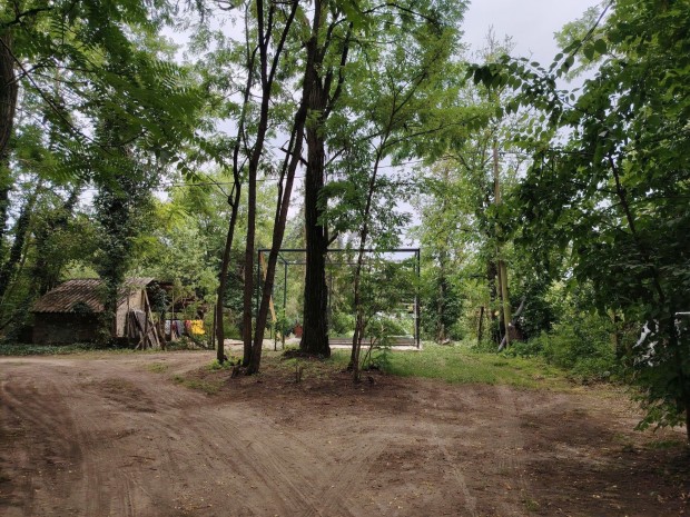 Nagycser�n Z�rtkerti besorol�s� telek elad�