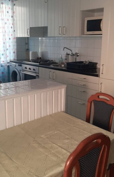 Nagyerdei lak�s, remek helyen, Egyetem k�zel�ben kiad� 