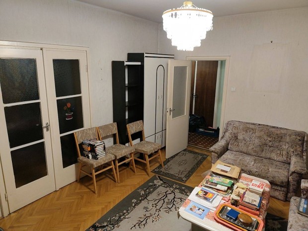 Nagyerdei ritkas�g! 192 m-es csal�di h�z elad� saj�t telekkel!