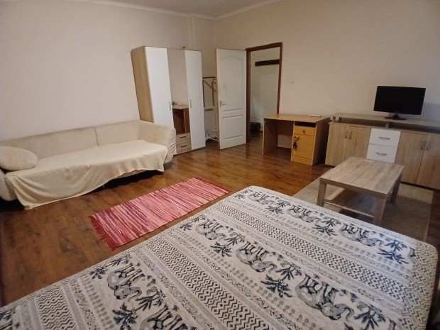 Nagyerd�alj�n 1 szob�s fel�j�tott lak�s kiad�