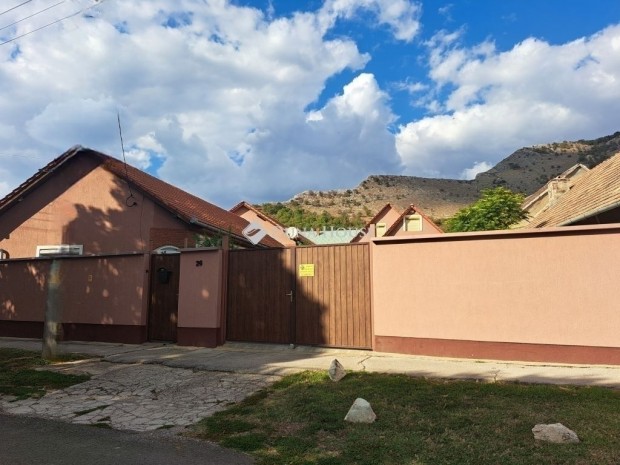 Nagyhars�nyi elad� 190 nm-es h�z