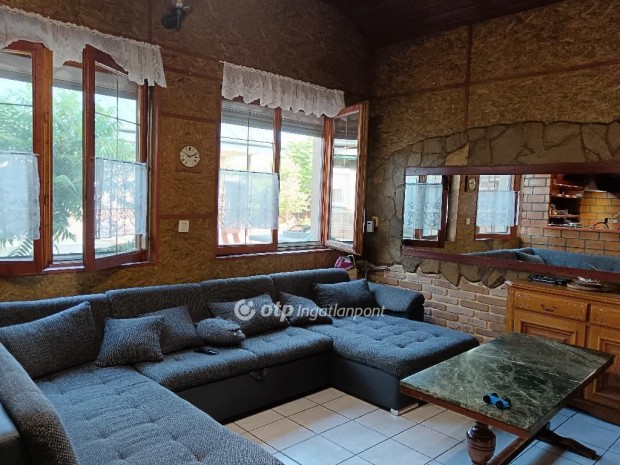 Nagyk�ll�i 100 nm-es h�z elad�