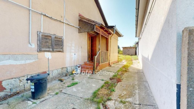 Nagyk�ll�i 43 nm-es h�z elad�