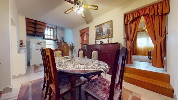 Nagyk�ll�i elad� 180 nm-es h�z