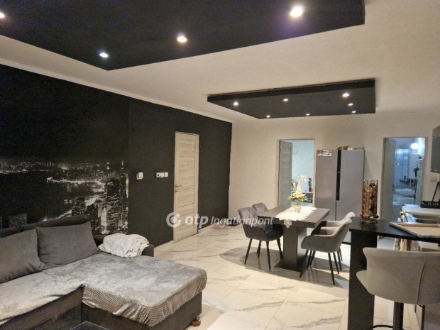 Nagyk�ll�i elad� 67 nm-es h�z