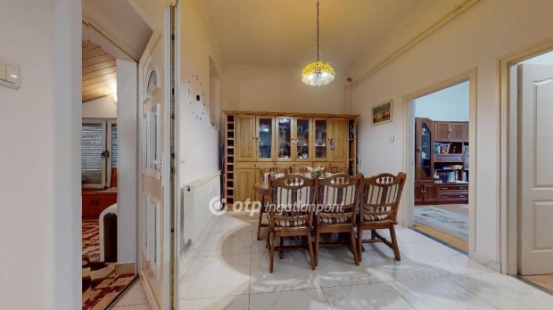 Nagyk�ll�i elad� 82 nm-es h�z