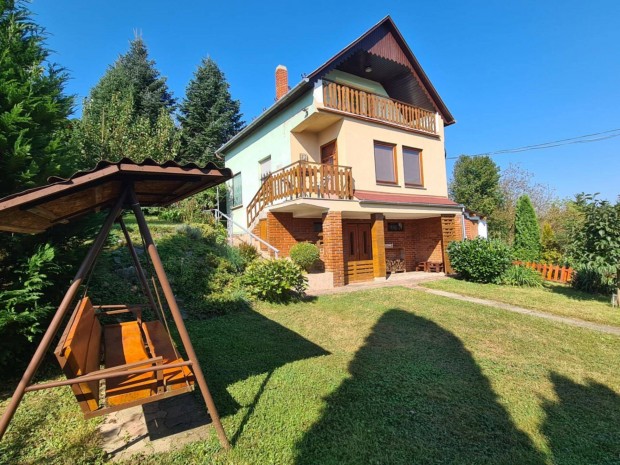 Nagykanizsa-Cs�nak�z�t�n�l fel�j�tott h�z sz�p nagy birtokkal elad�!