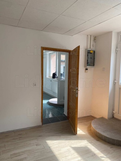 Nagykanizsa belv�ros�ban udvari �zlet/irodahelyis�g kiad�