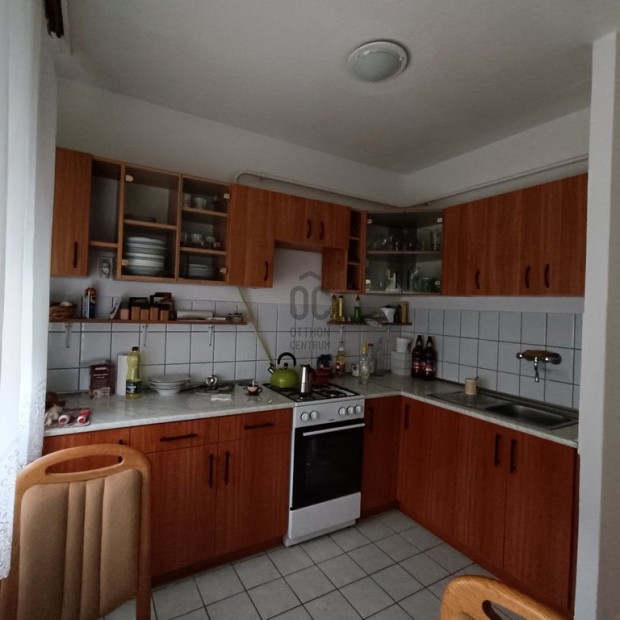 Nagykanizsai 54 nm-es lak�s elad�