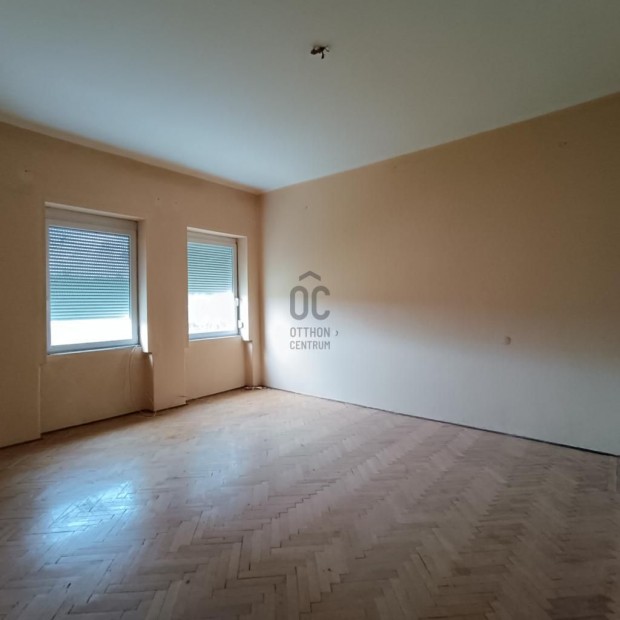 Nagykanizsai 74 nm-es lak�s elad�