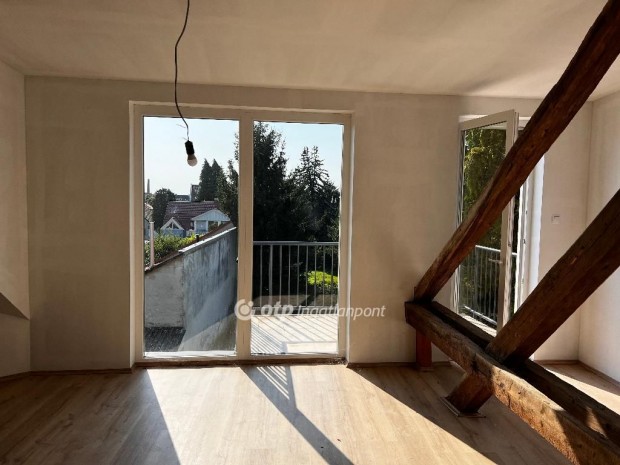 Nagykanizsai elad� 120 nm-es lak�s