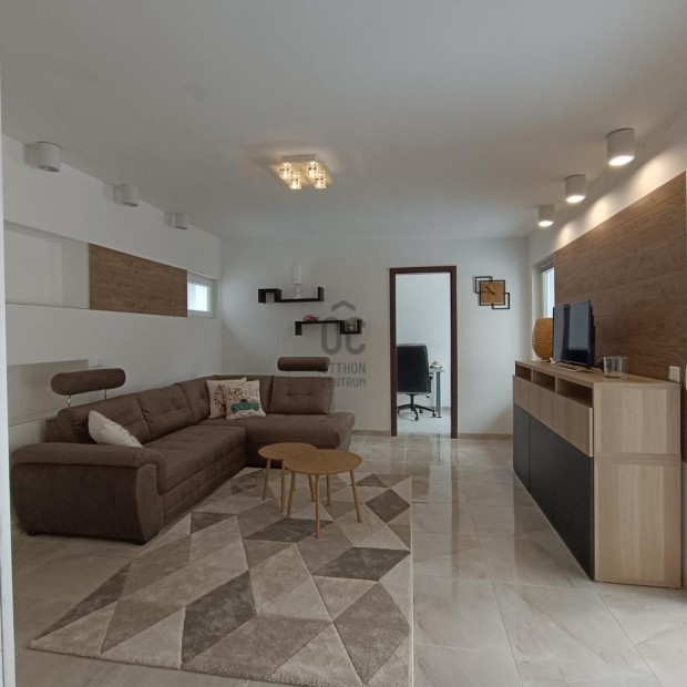 Nagykanizsai elad� 150 nm-es h�z