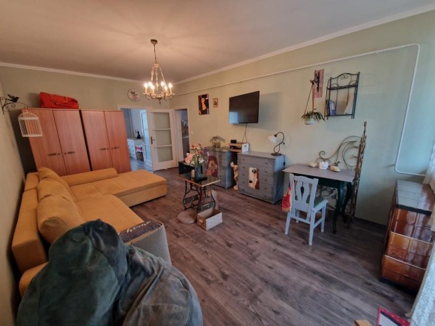 Nagykanizsai elad� 56 nm-es lak�s