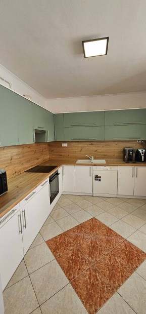 Nagykanizs�n 3 szob�s 75 m2-es lak�s liftes �j h�zban elad�!